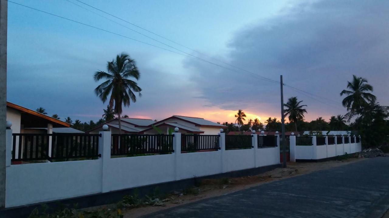 Jeys Place Nilaveli Exterior foto